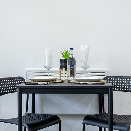 Rnm - Upgraded Business Stay For Travelling Contractors, All Amenities, Private Access Entire Place, Kitchen & Washroom, Smart Tv, Easy Access, Parking Nearby Cradley Heath Kültér fotó