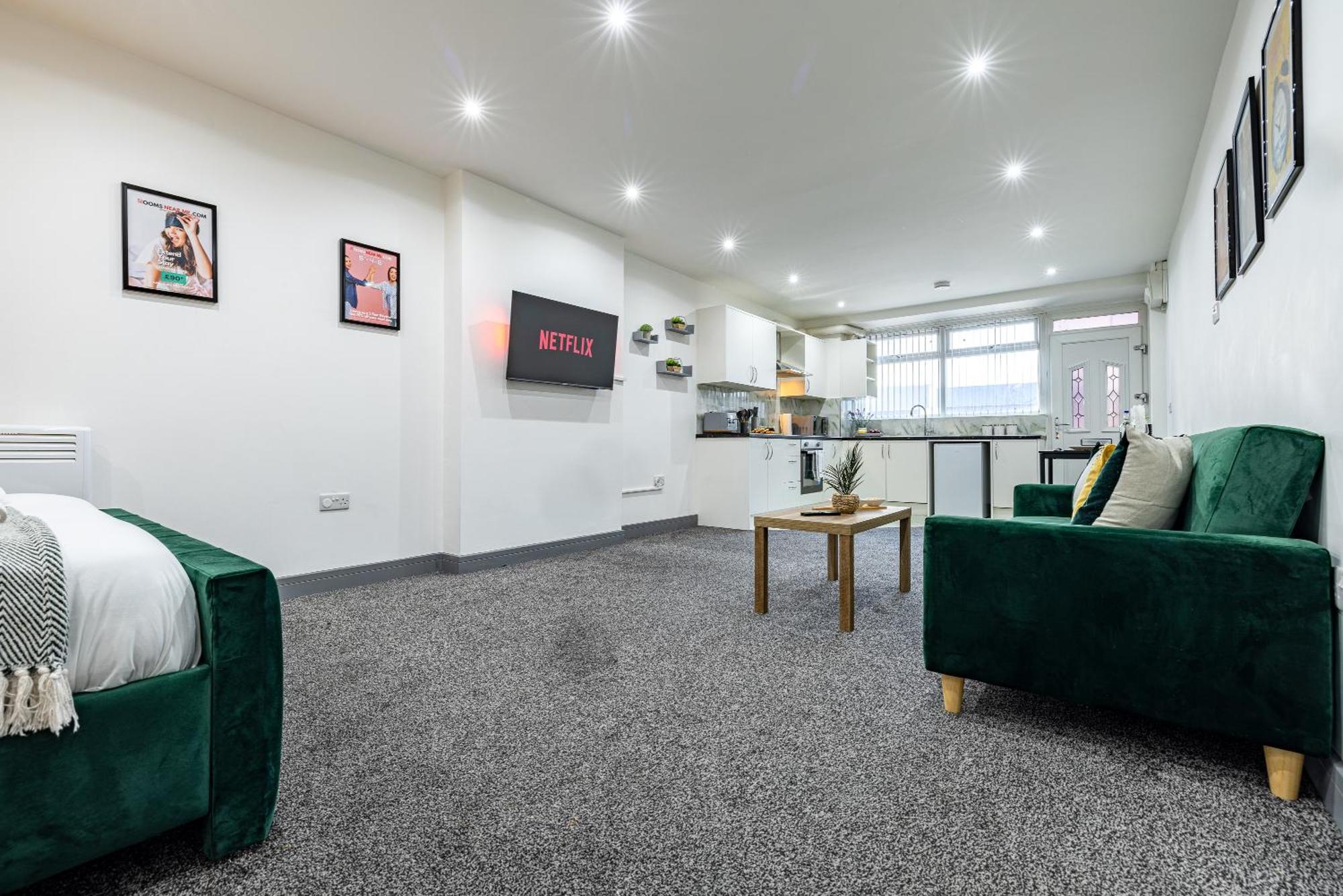 Rnm - Upgraded Business Stay For Travelling Contractors, All Amenities, Private Access Entire Place, Kitchen & Washroom, Smart Tv, Easy Access, Parking Nearby Cradley Heath Kültér fotó